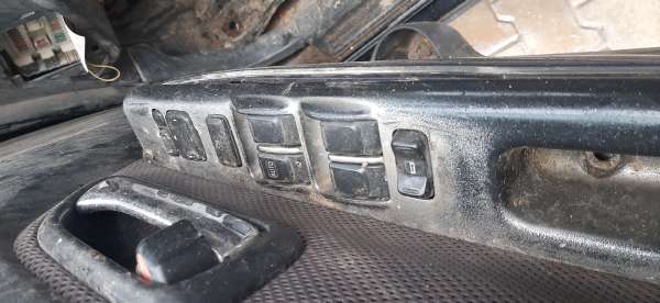 ISUZU DMAX CIKMA CAM DUGMESI